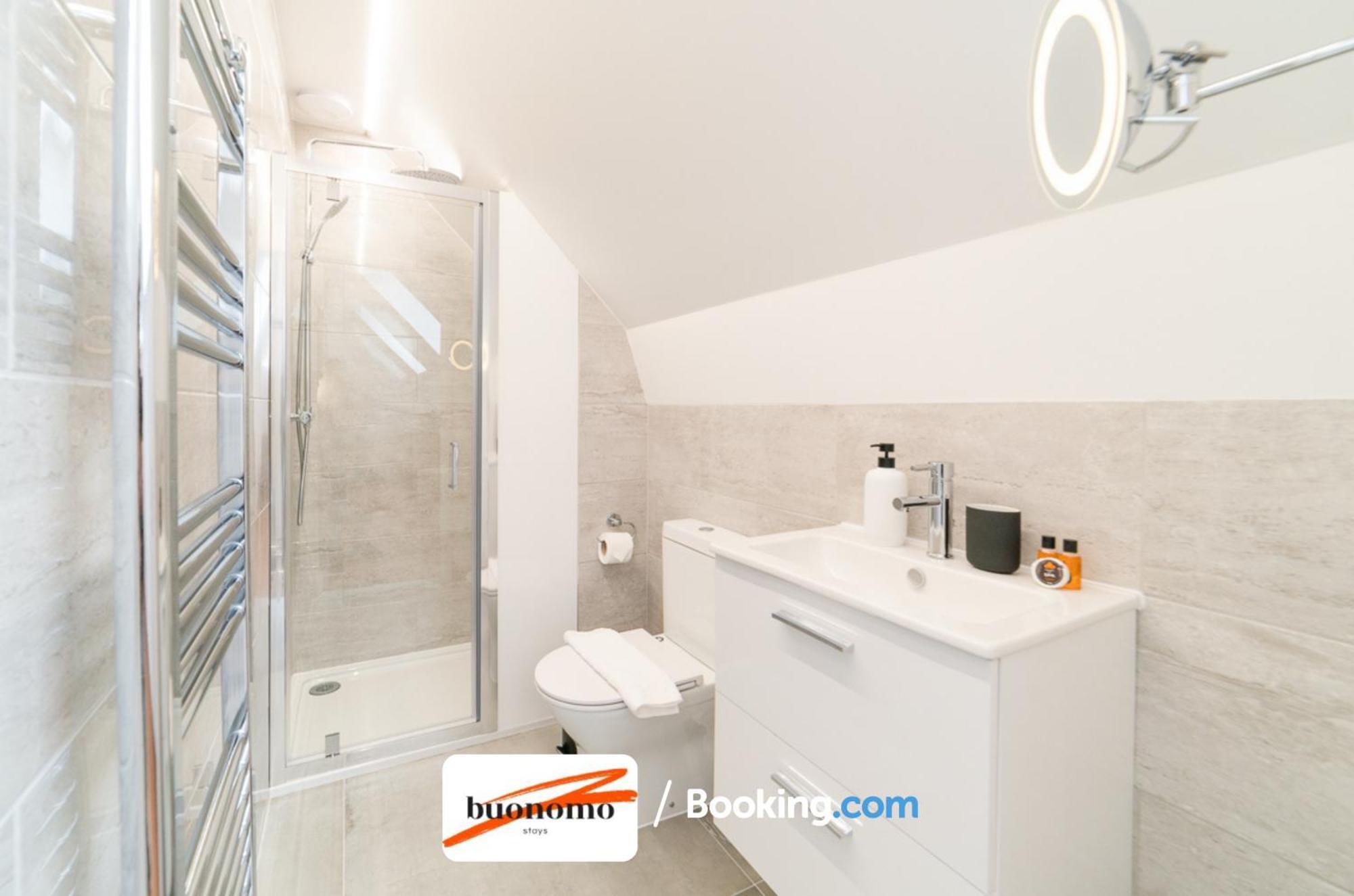 Two Bedroom Apartment At Buonomo Stays Short Lets & Serviced Accommodation London Kültér fotó